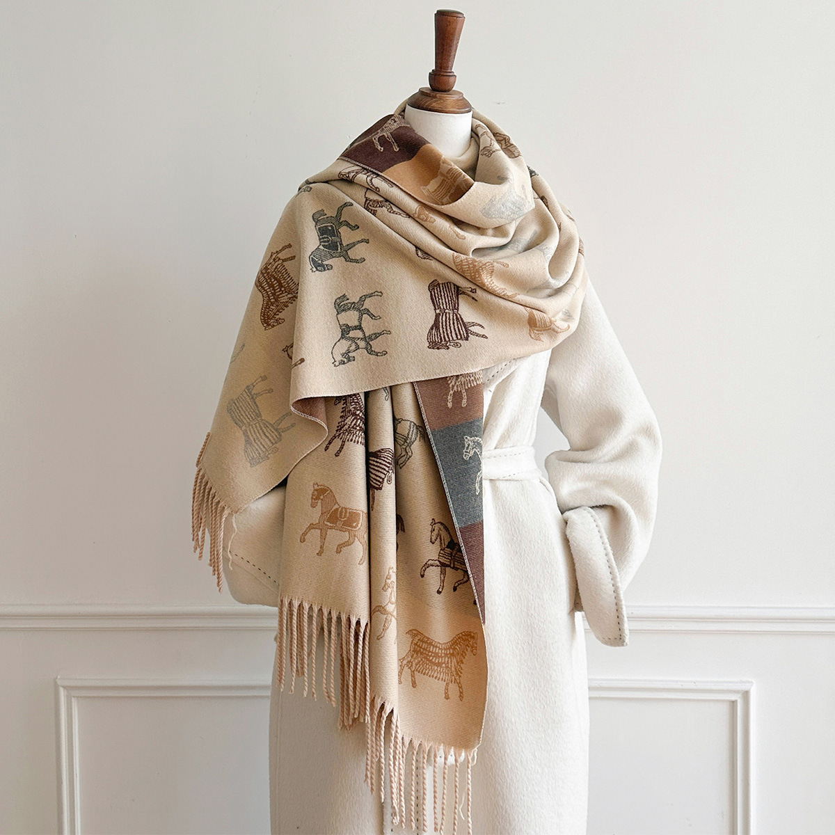 Woven Scarf Blanket - وشاح شتوي نسائي فاخر بطبعة حصان،