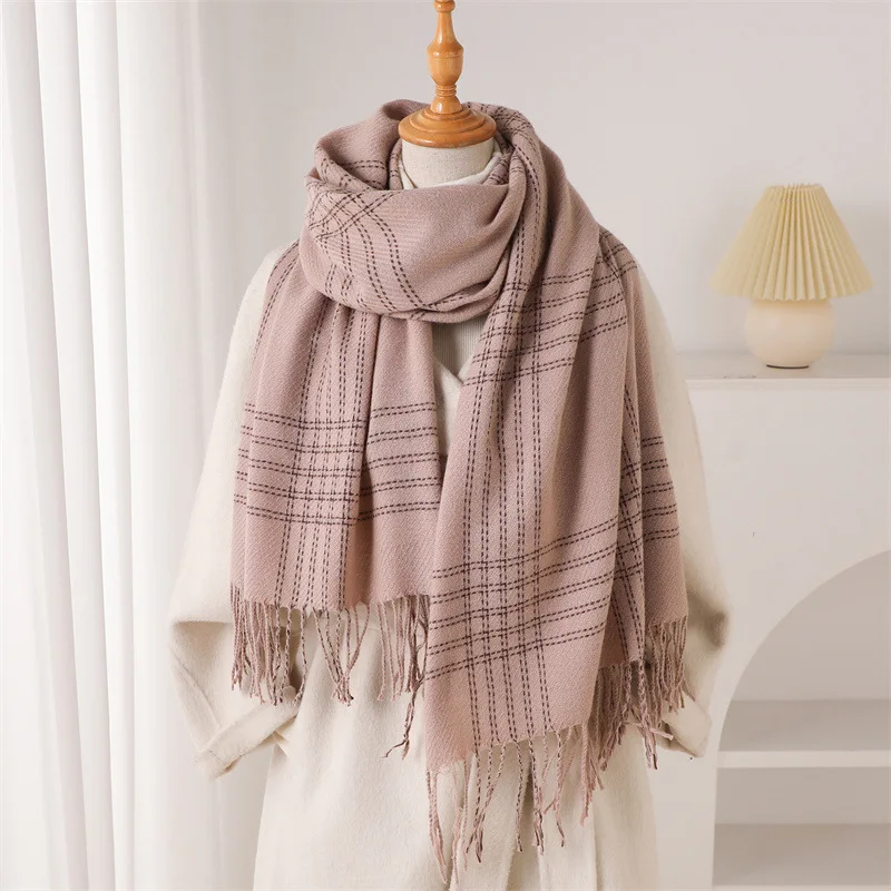 وشاح شتوي دافئ مزين بالشرابات  - مراجعة Woven Scarf Blanket وسعره